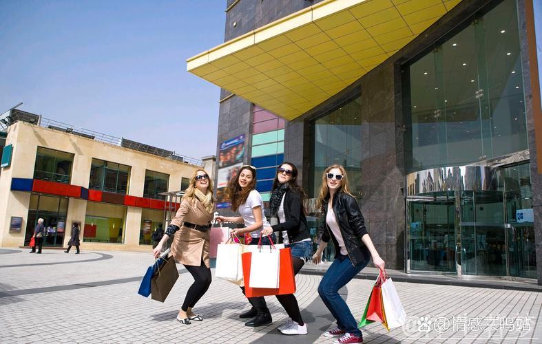 外国游客提箱狂购:购物与旅游的完美结合 外国游客提箱狂购:购物与旅游的完美结合
